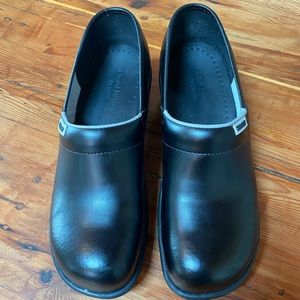 Sanita Chaud Deviant Slip-Resistant Clogs